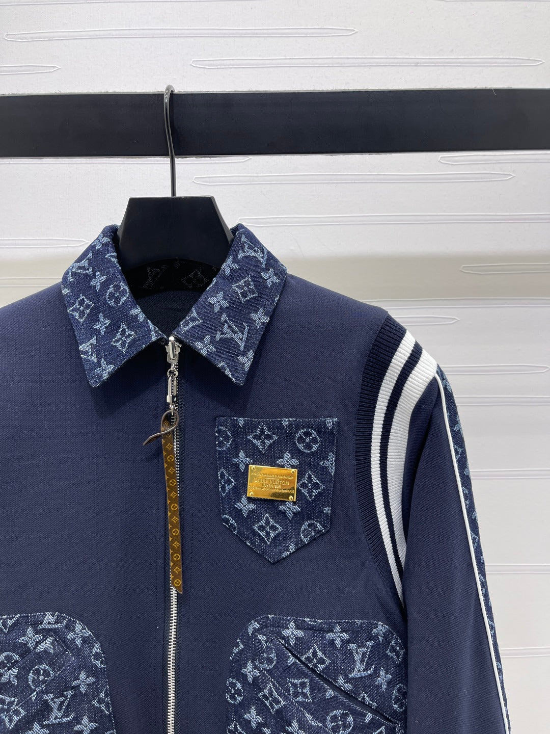LV 25S REVERSIBLE BOMBER JACKET 0100