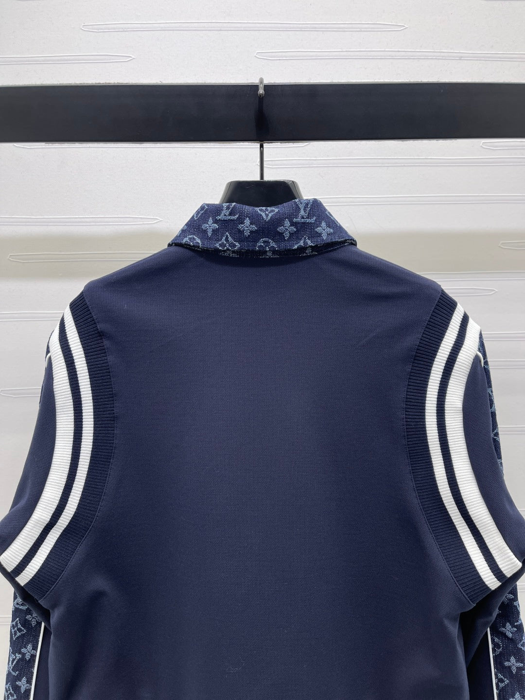 LV 25S REVERSIBLE BOMBER JACKET 0100