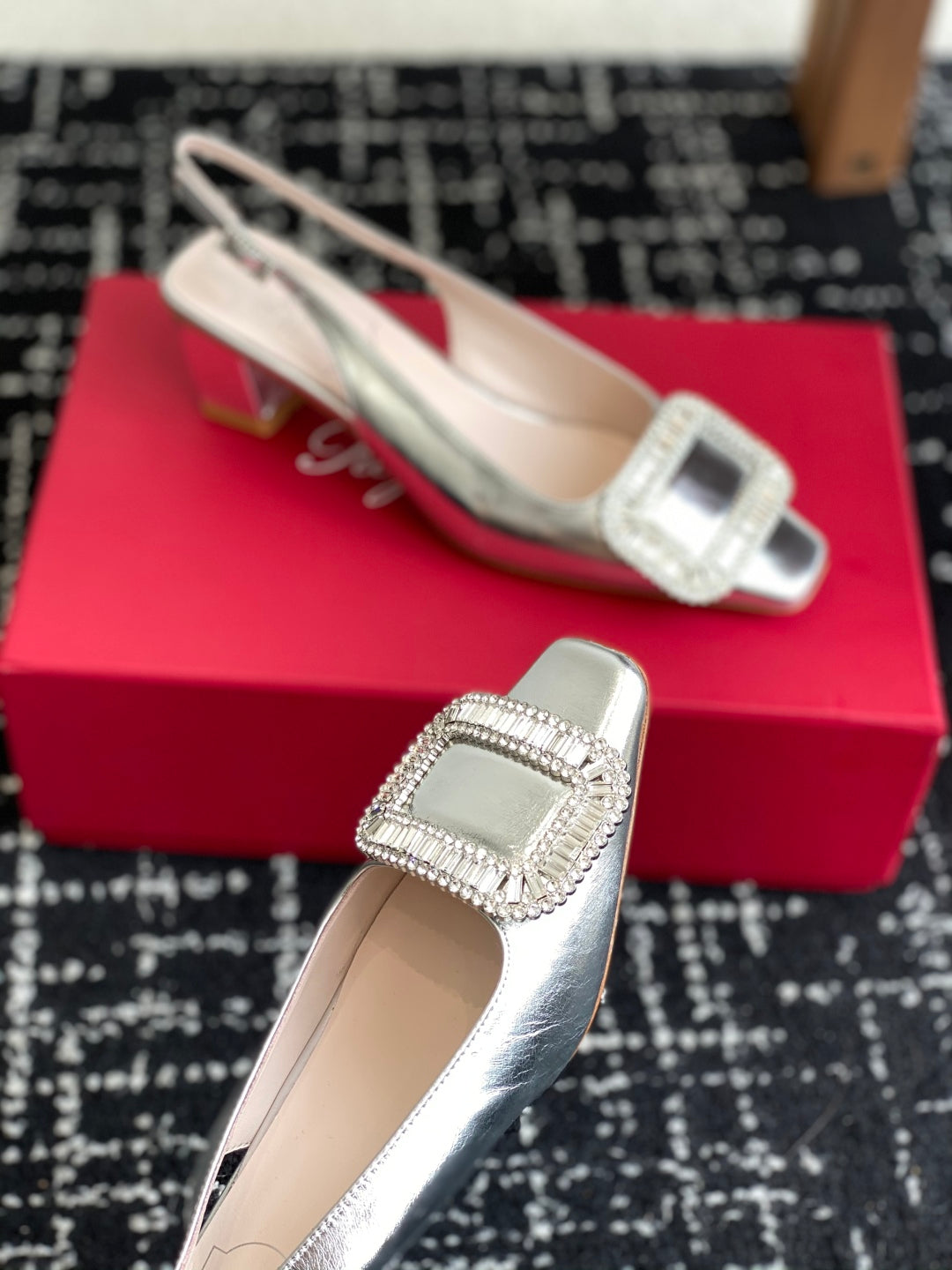 ROGER VIVIER 25S VIVIER SLINGBACK 45MM IN SILVER CALFSKIN EMBELLISHED CRYSTALS