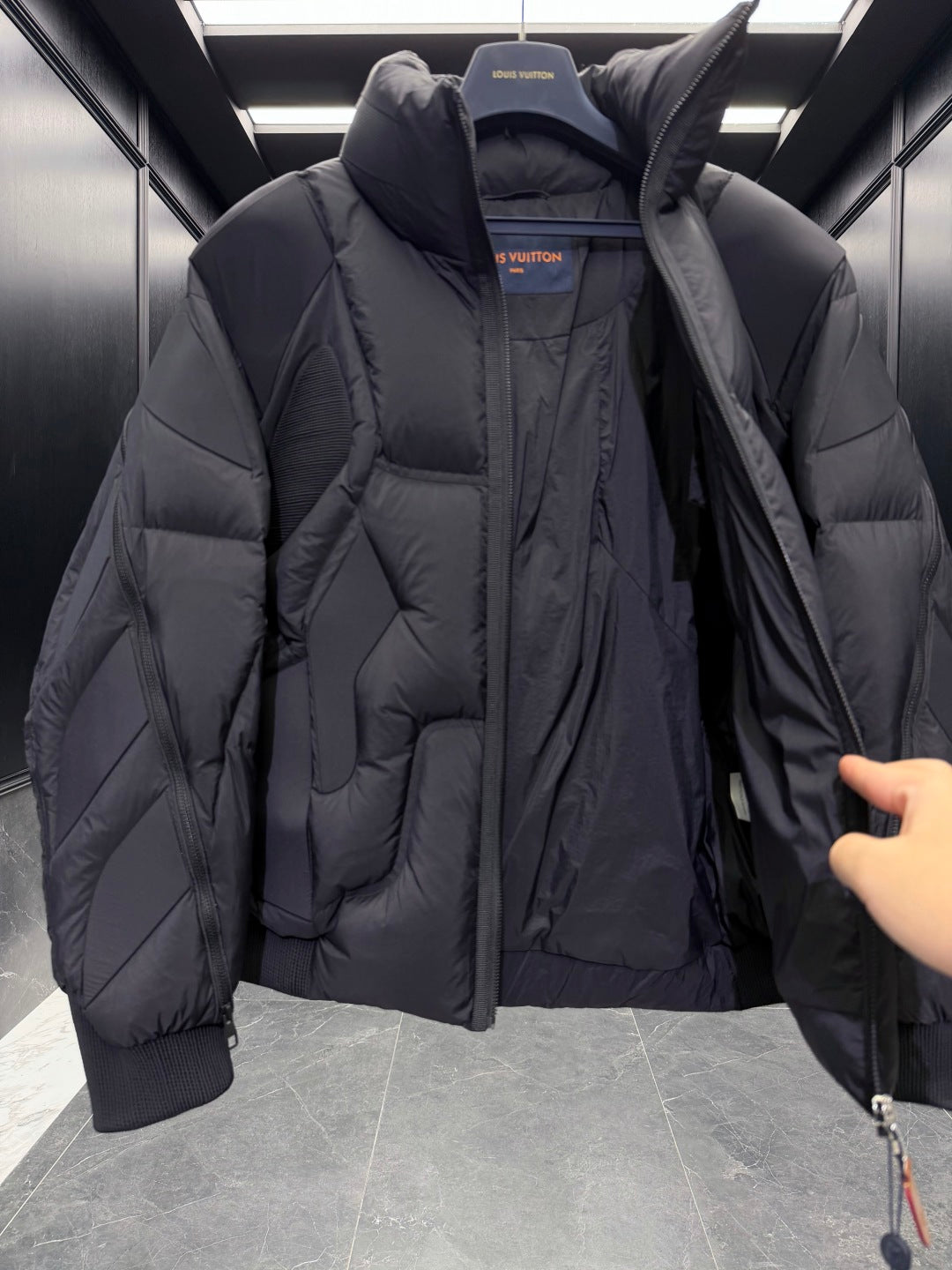 LV 25S DOWN JACKET 574436