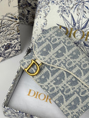 DIOR 25S SADDLE JASMINE GUSSET CARD HOLDER 10 IN LIGHT BLUE OBLIQUE JACQUARD CANVAS