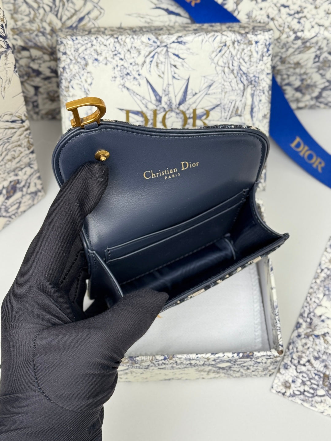 DIOR 25S SADDLE JASMINE GUSSET CARD HOLDER 10 IN BLUE OBLIQUE JACQUARD CANVAS