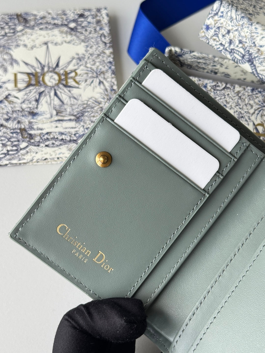 DIOR 25S 30 MONTAIGNE DAHLIA WALLET 11 IN GRAY DIOR OBLIQUE JACQUARD