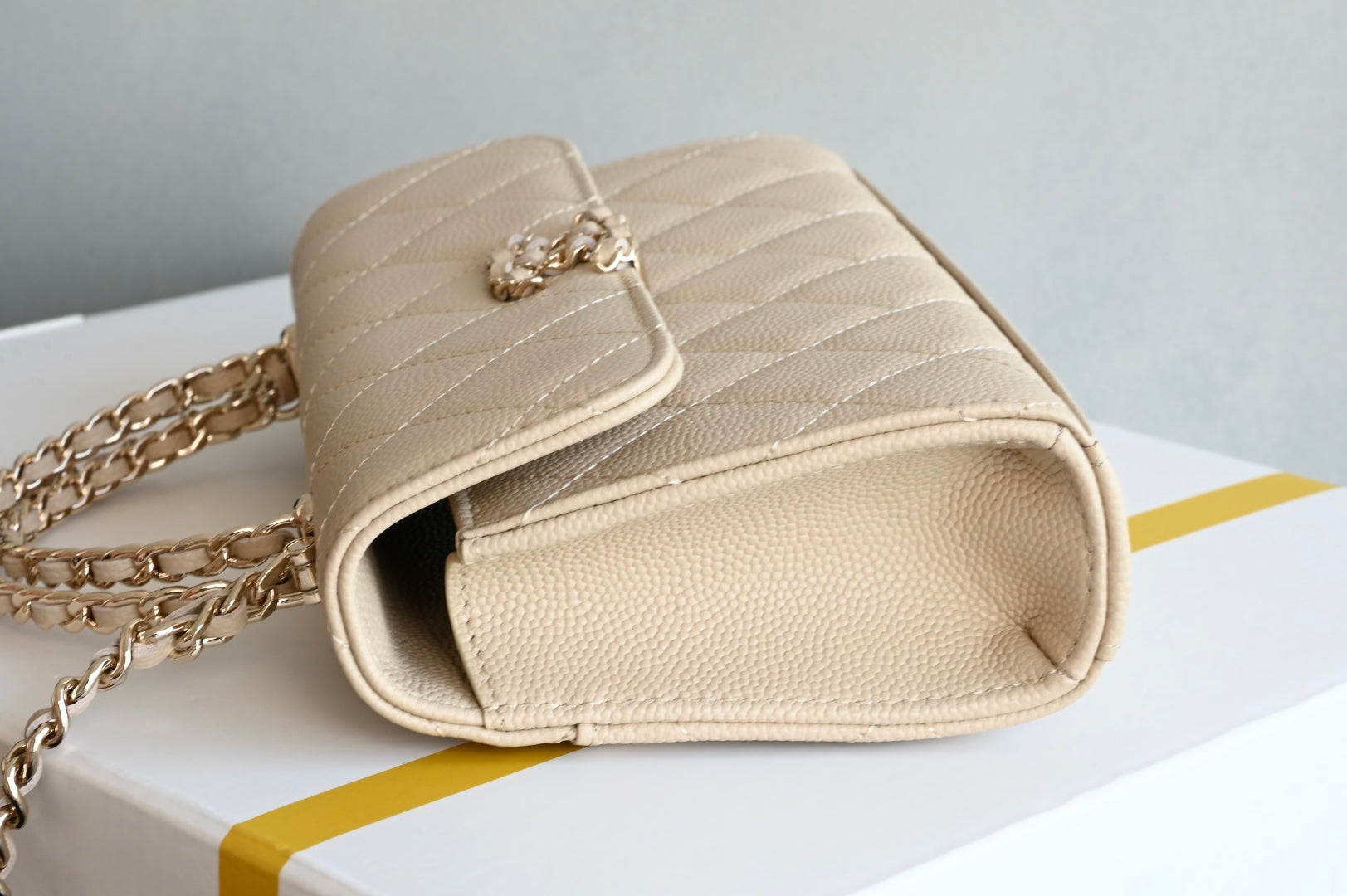 CHANEL 25S KELLY 18 CM IN BEIGE LAMBSKIN