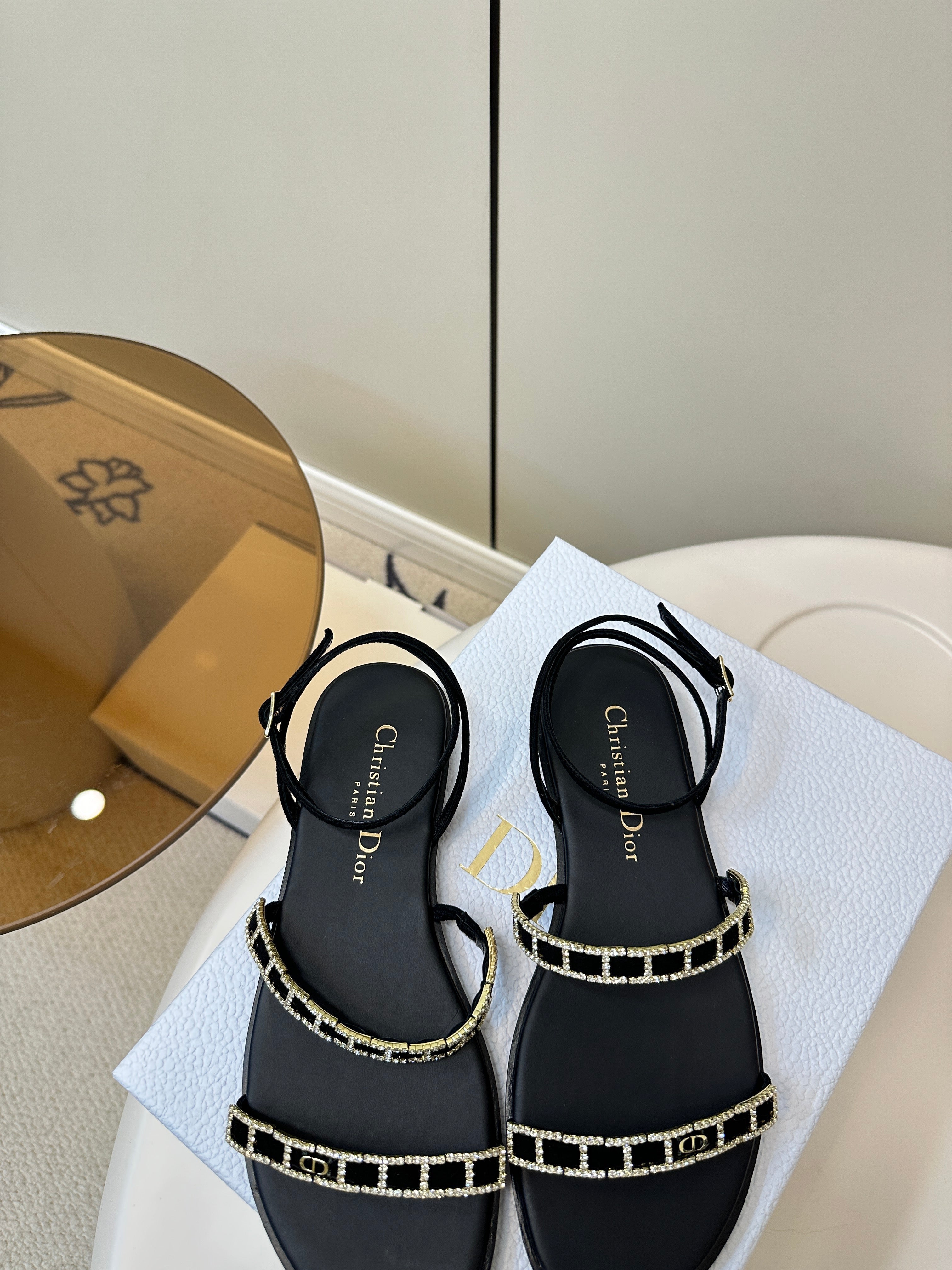 FLAT SANDALS 25S IN BLACK CALFSKIN RHINESTONES STRAP