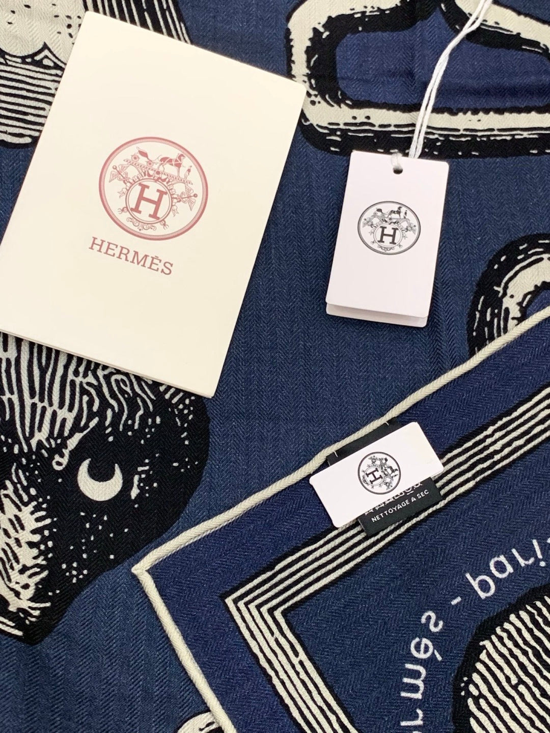 HERMES 25S SCARF 137 IN SILK CASHMERE 991690