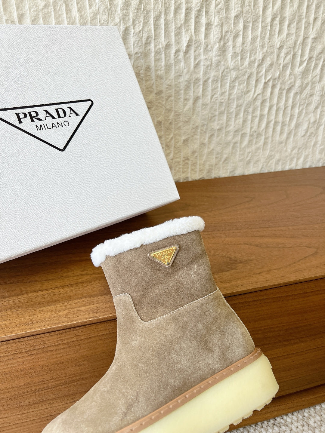 PRADA 25S ANKLE BOOTS 40 MM IN TAUPE BROWN SUEDE SHEARLING-LINED