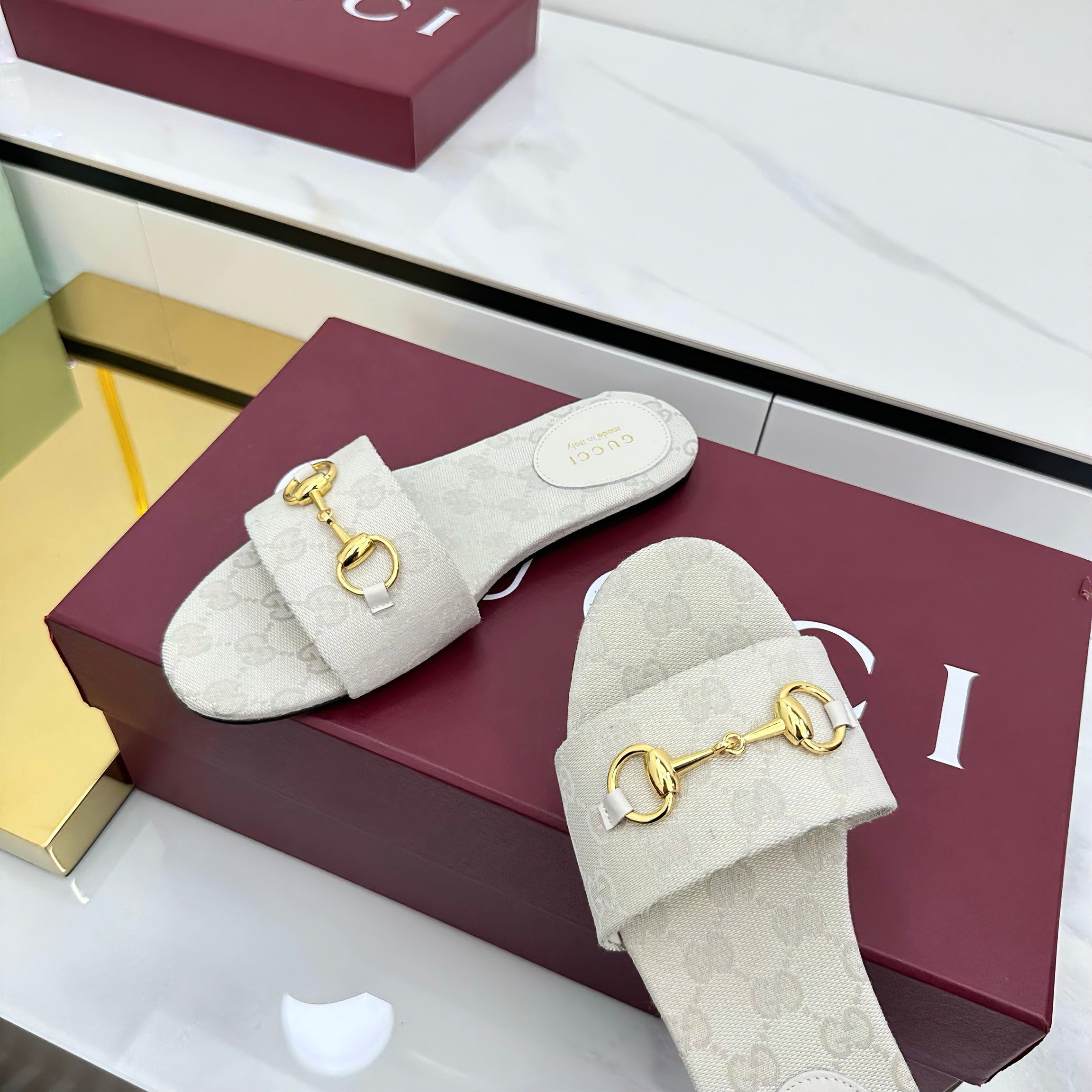 GG SLIDES IN IVORY WITH GOLD HARDWARE