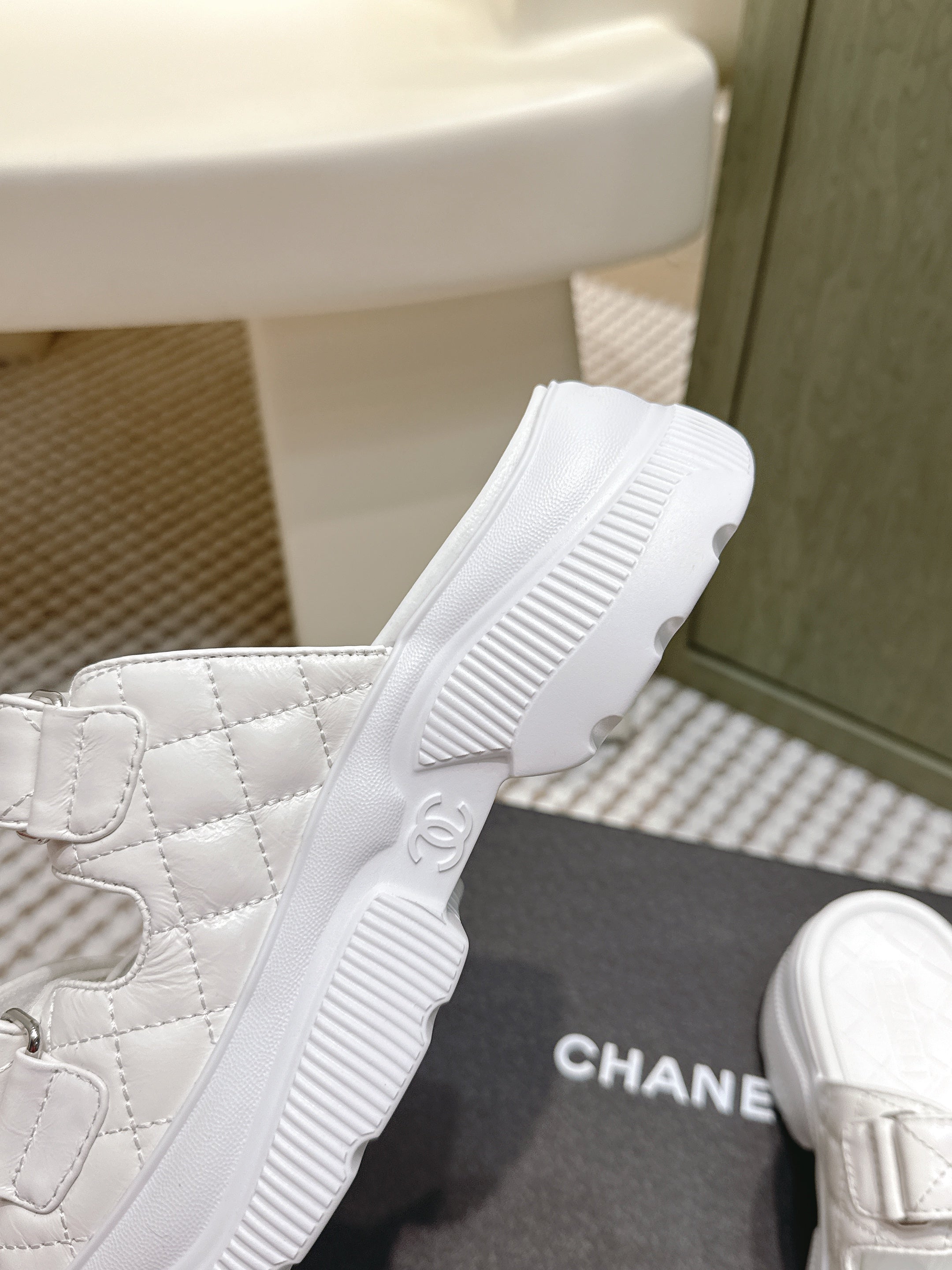 CHANEL 25S STRAP SANDALS IN WHITE PATENT CALFSKIN SILVER HARDWARE