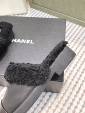 CHANEL 25S INDOOR SLIPPERS IN BLACK CALFSKIN FUR-LINED