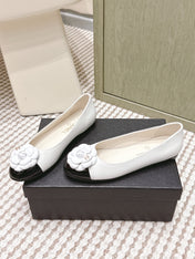 CHANEL 25S BALLET FLAT ROUND TOE IN WHITE AND BLACK SHEEPSKIN WITH CAMELLIA