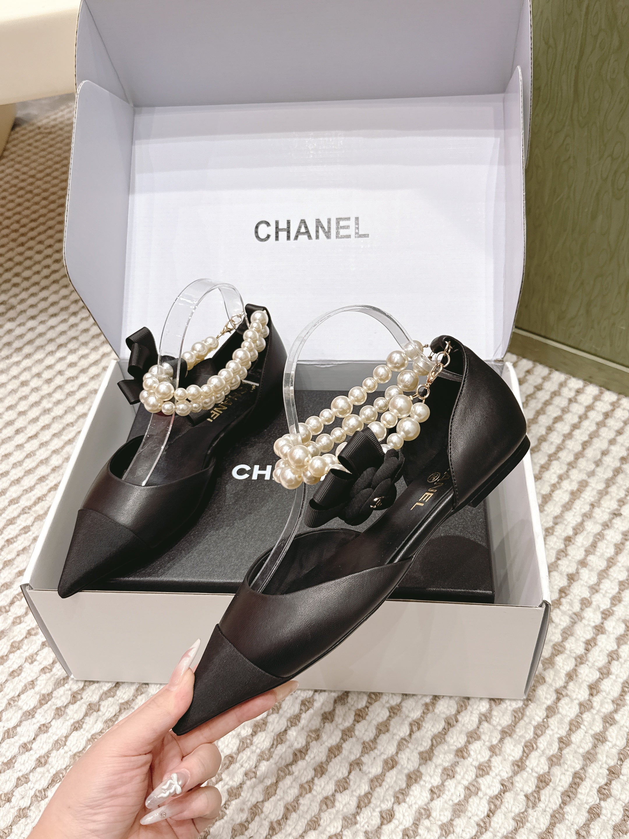 CHANEL 25S ESPADRILLE FLATS IN BLACK CALFSKIN WITH PEARL STRAP