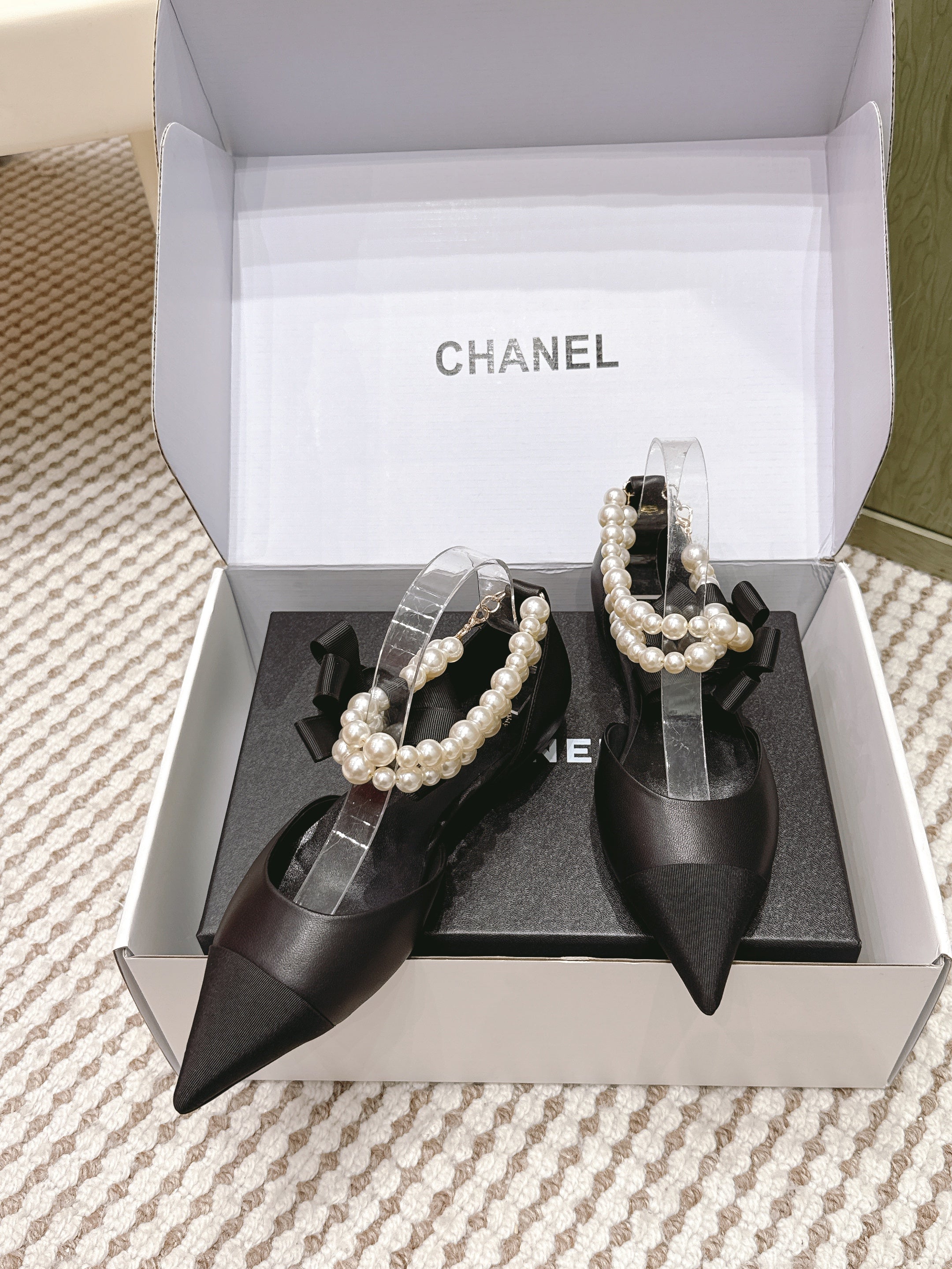 CHANEL 25S ESPADRILLE FLATS IN BLACK CALFSKIN WITH PEARL STRAP