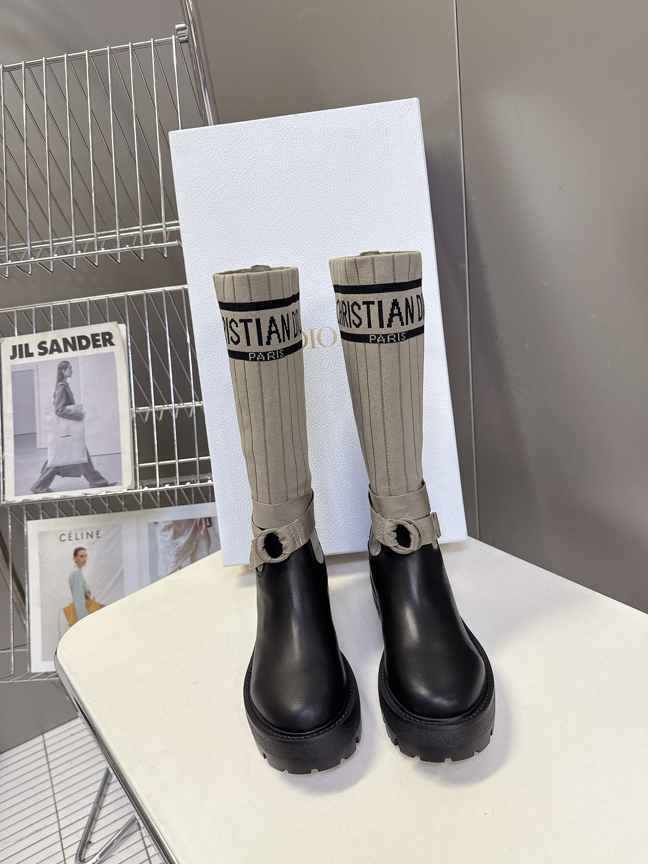 DIOR 25S D-MAJOR ANKLE BOOTS IN BLACK CALFSKIN AND BEIGE FABRIC