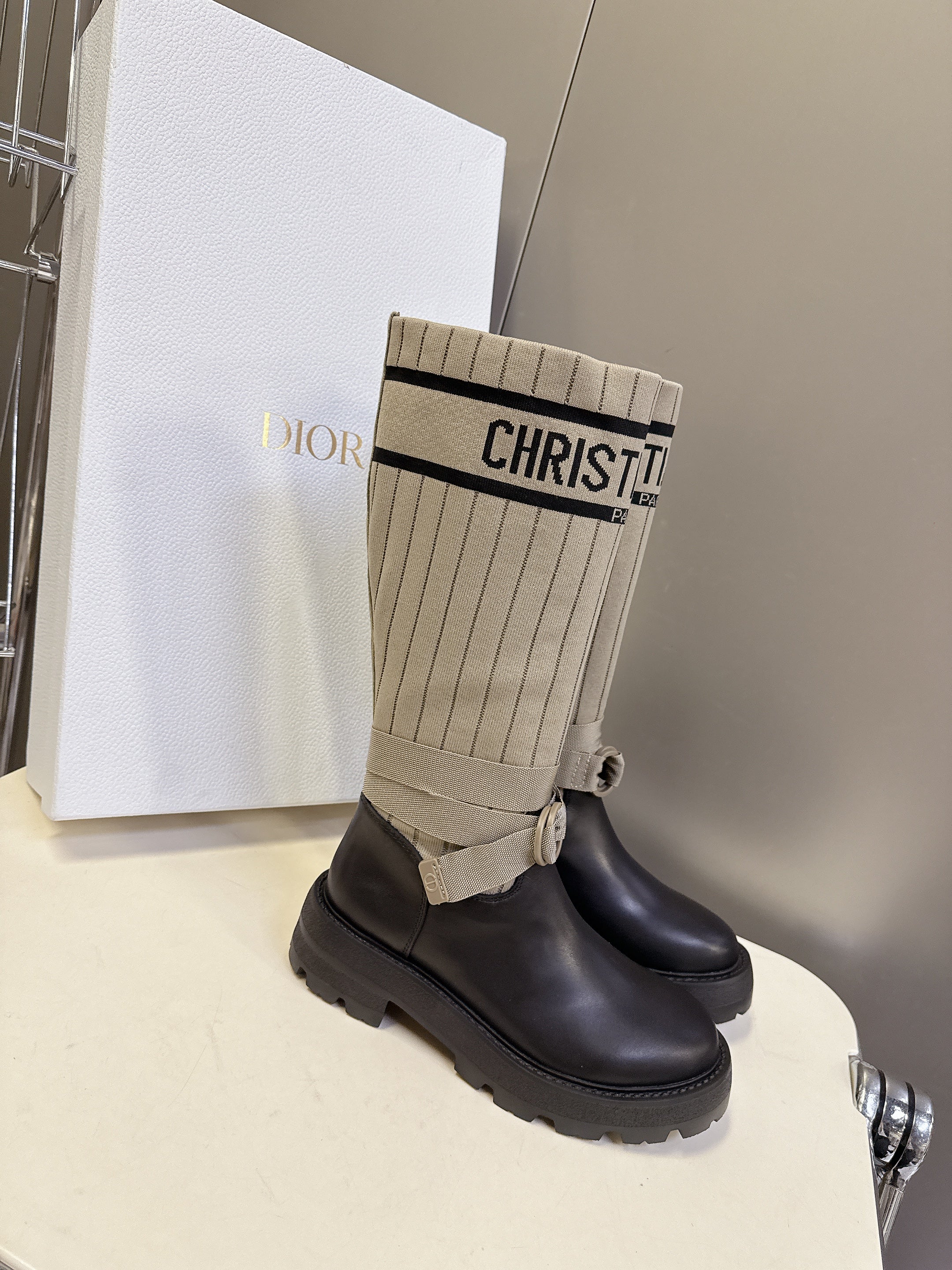 DIOR 25S D-MAJOR ANKLE BOOTS IN BLACK CALFSKIN AND BEIGE FABRIC