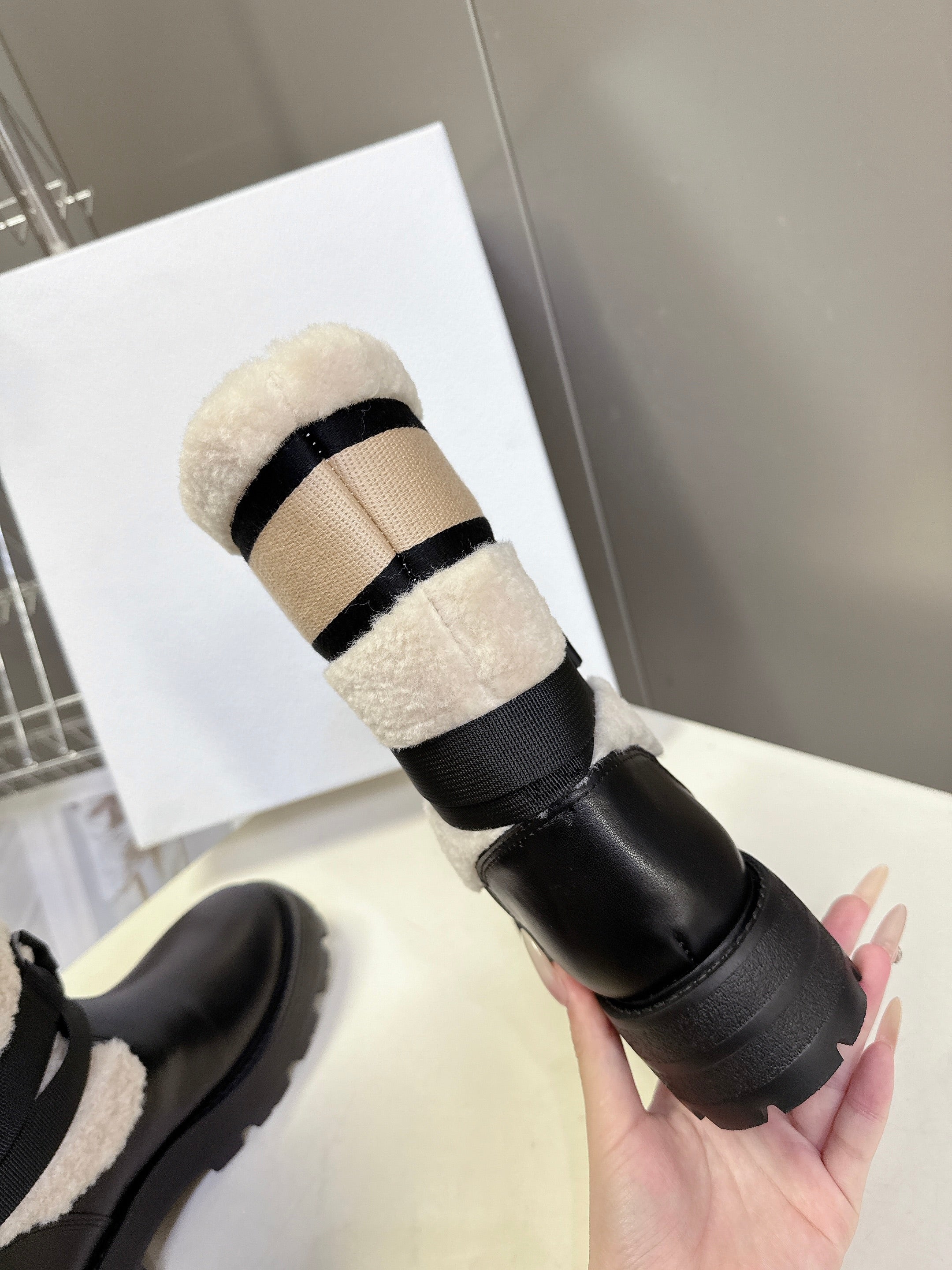 DIOR 25S D-MAJOR ANKLE BOOTS IN BLACK LAMBSKIN AND CREAM WHITE WOOL