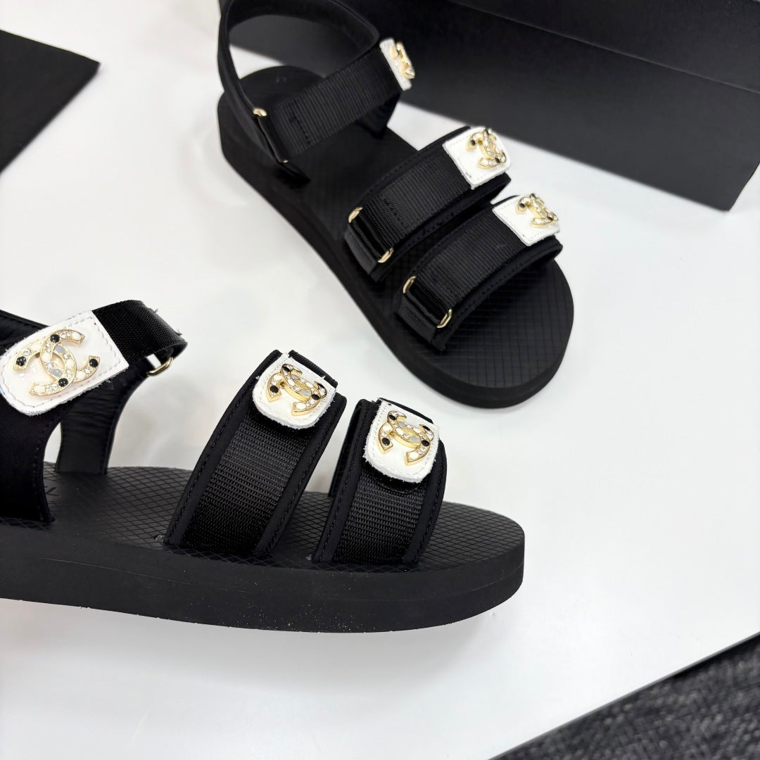 CC SANDAL 25S IN BLACK FABRIC WITH WHITE HARDWARE