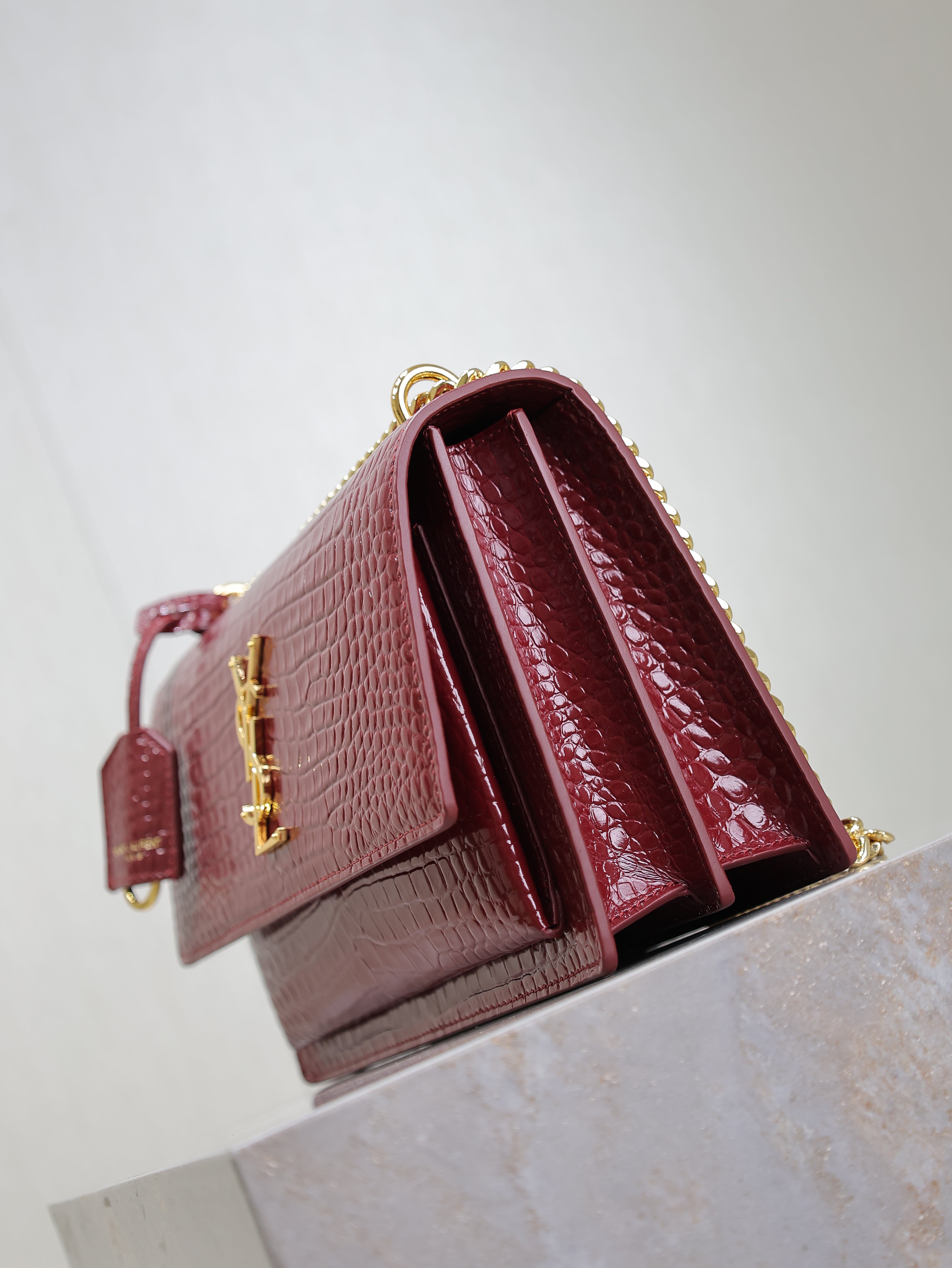 YSL 25S SUNSET MEDIUM 22 IN CRIMSON RED CROCODILE-EMBOSSED CALFSKIN GOLD HARDWRE