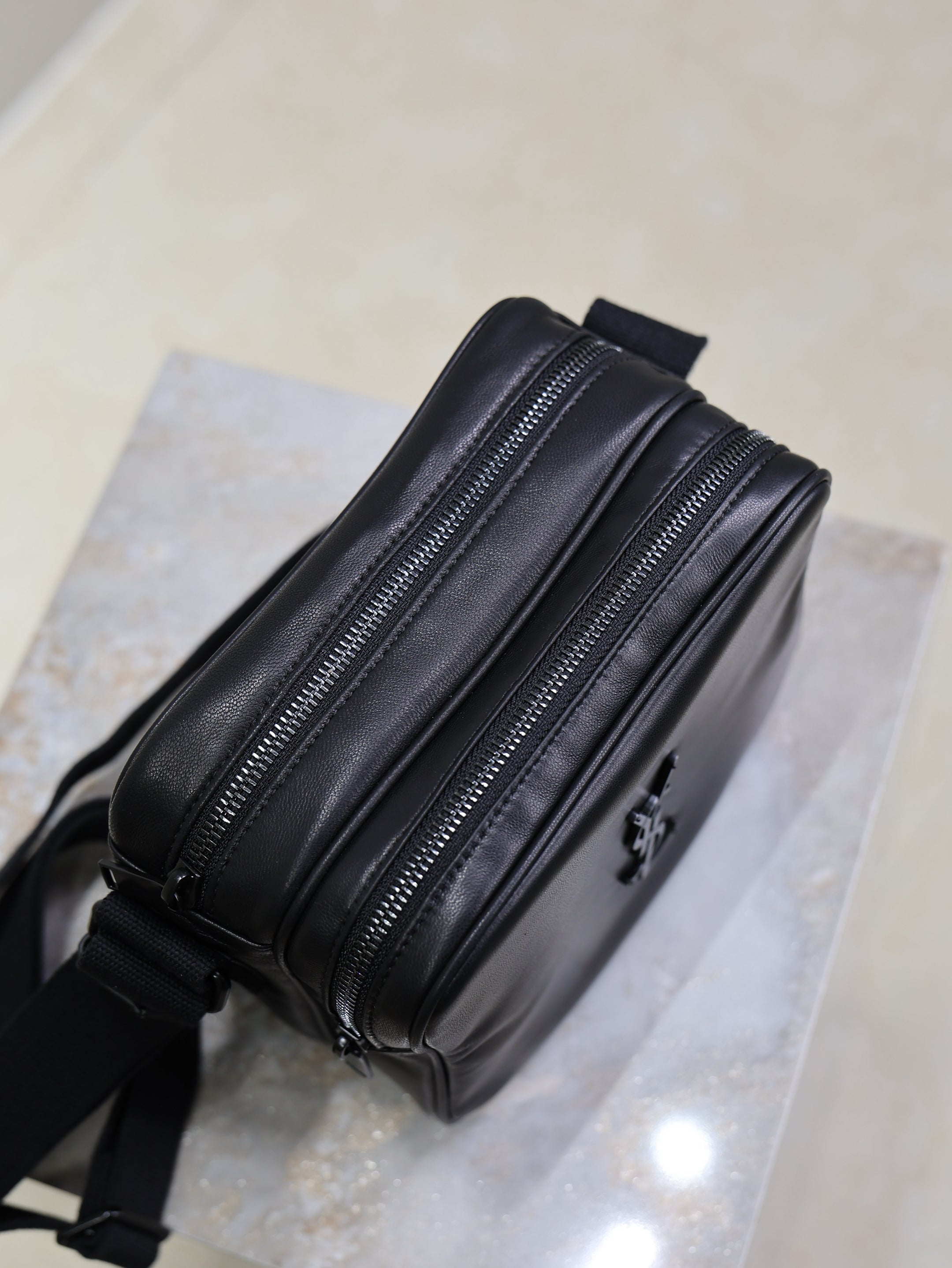 YSL 25S NIKI CAMERA BAG 19 IN BLACK CALFSKIN