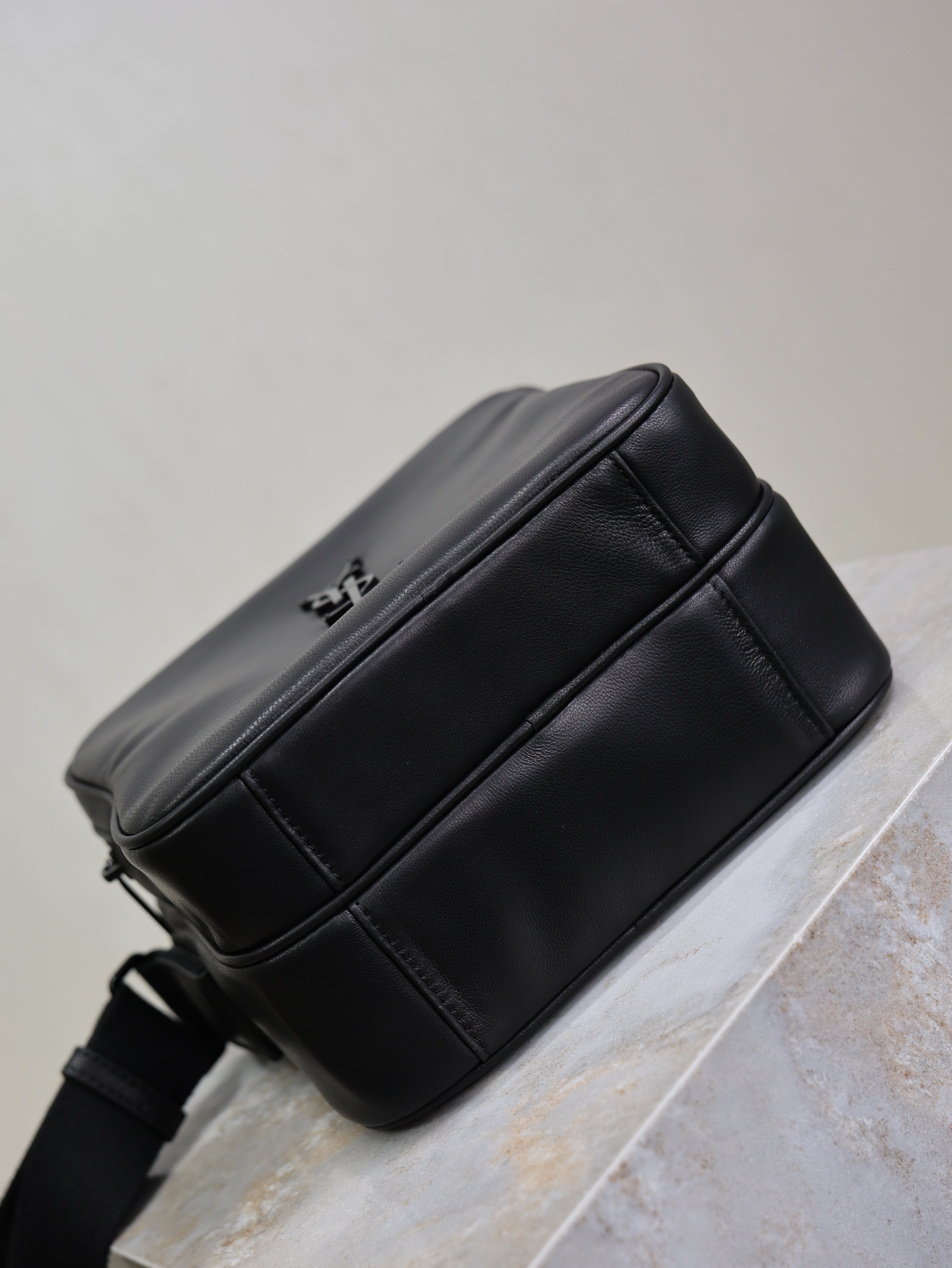 YSL 25S NIKI CAMERA BAG 19 IN BLACK CALFSKIN