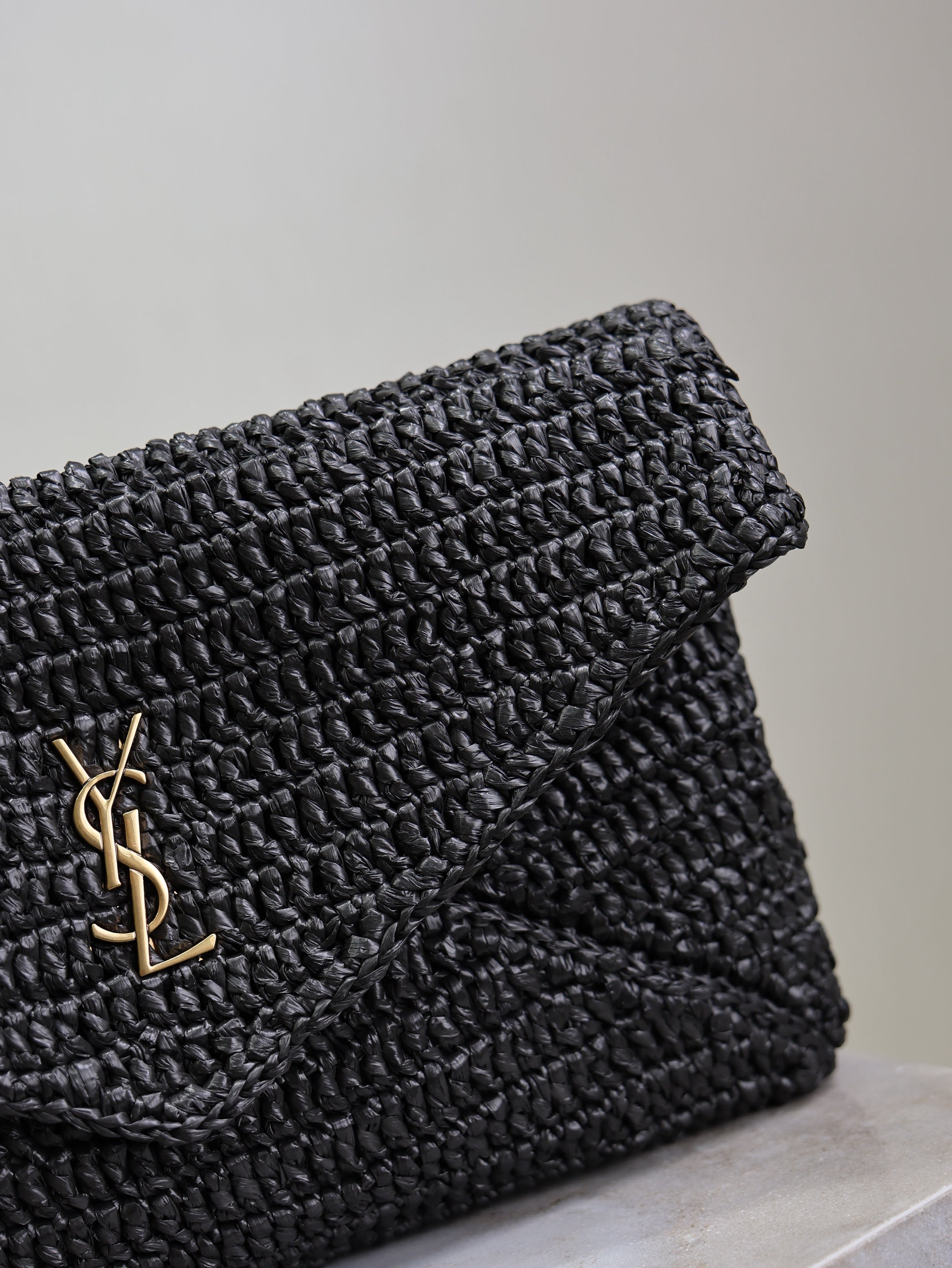 YSL 25S CASSANDRE LARGE ENVELOPE POUCH 29 IN BLACK RAFFIA GOLD HARDWRE