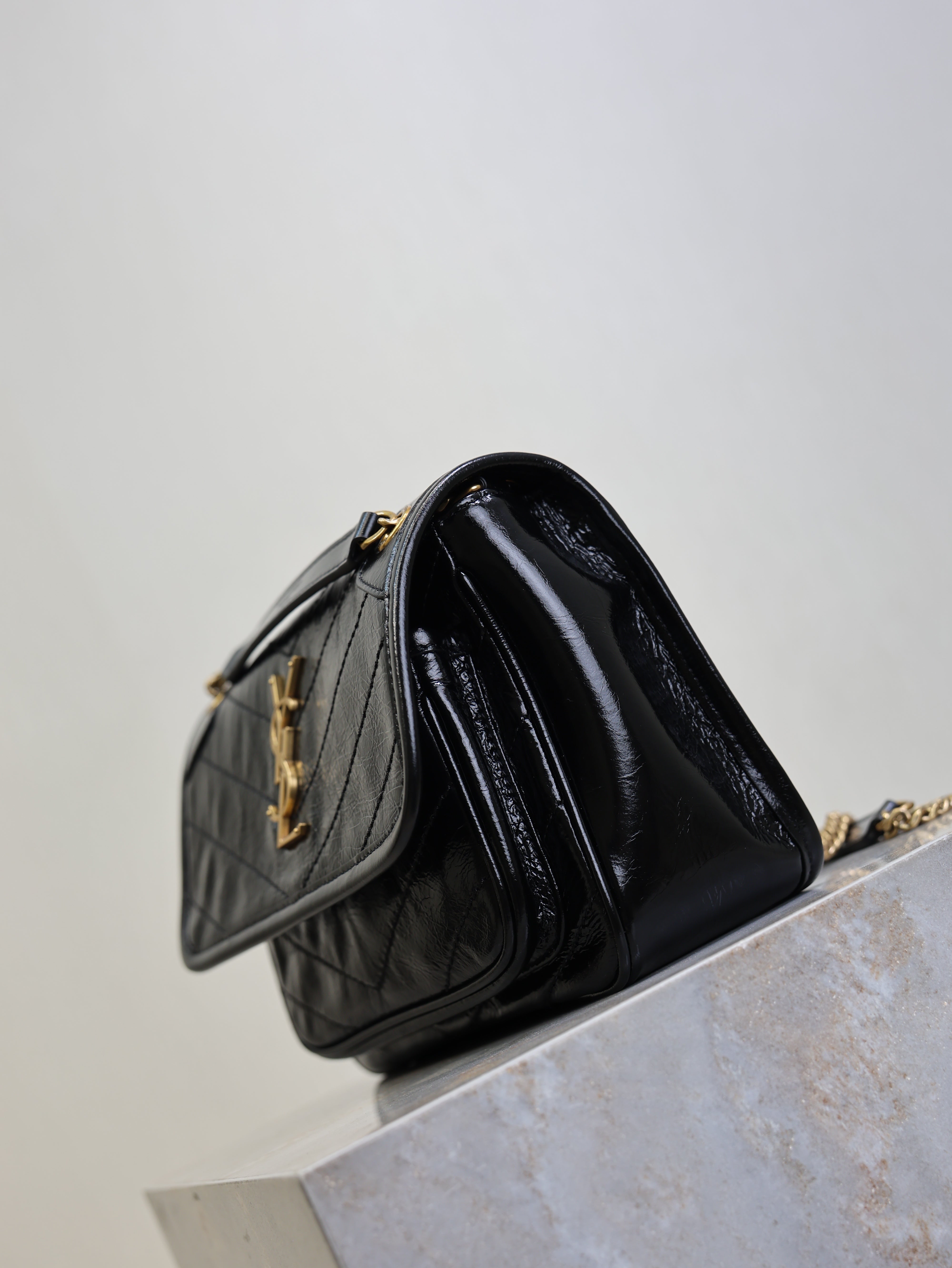 YSL 25S NIKI BAG 22 IN BLACK GLOSSY CALFSKIN GOLD HARDWARE