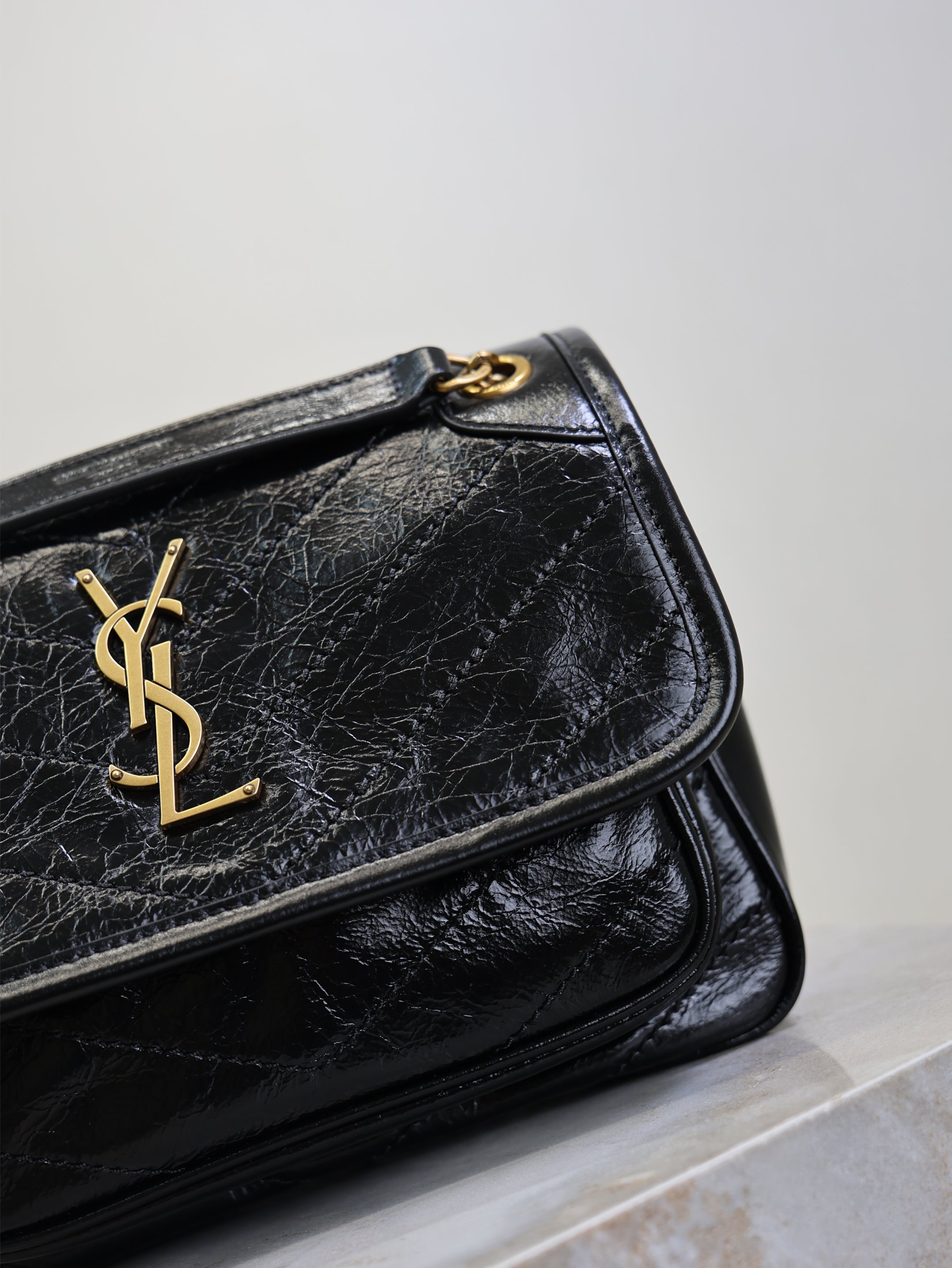 YSL 25S NIKI BAG 22 IN BLACK GLOSSY CALFSKIN GOLD HARDWARE