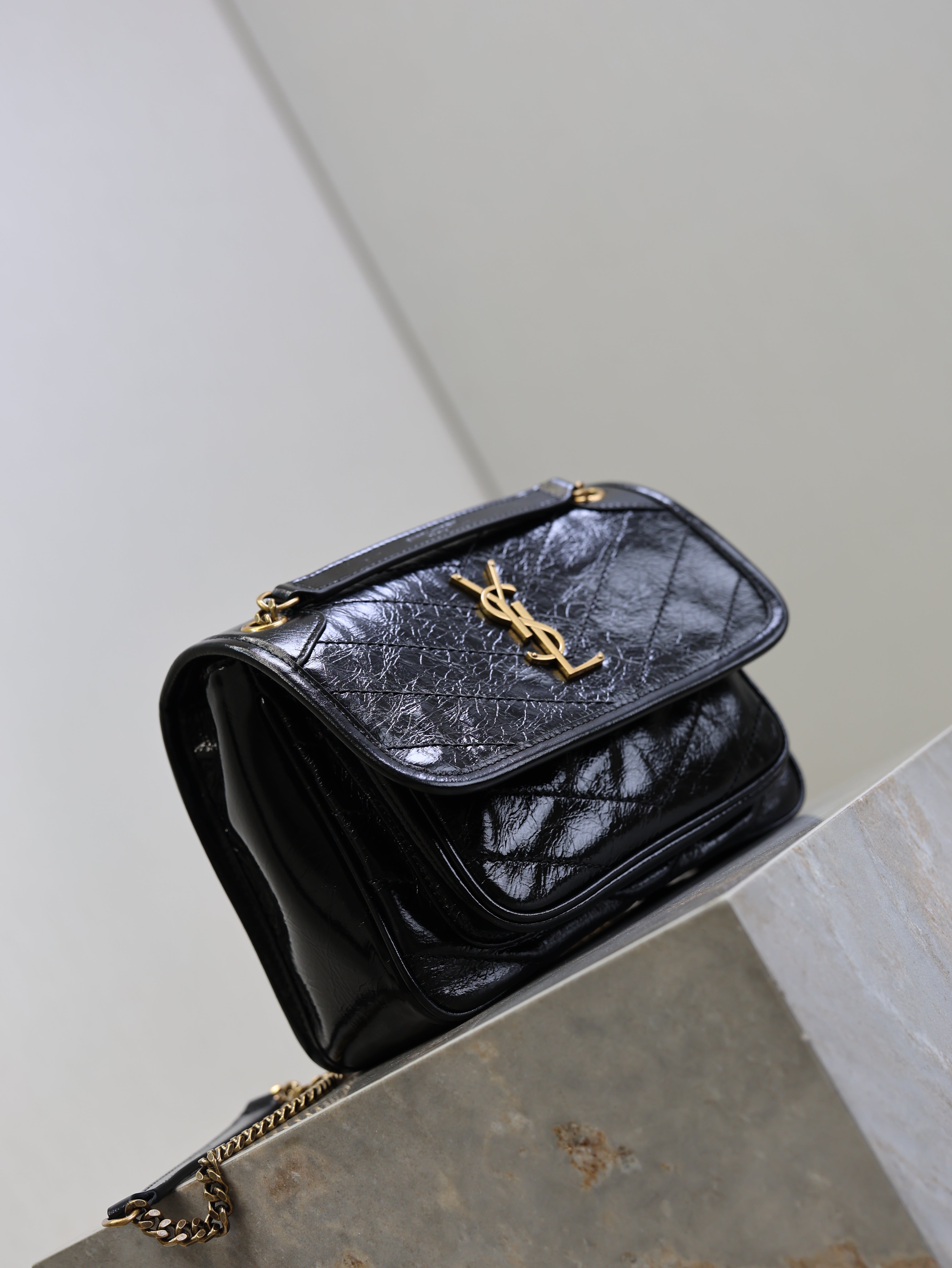 YSL 25S NIKI BAG 22 IN BLACK GLOSSY CALFSKIN GOLD HARDWRE