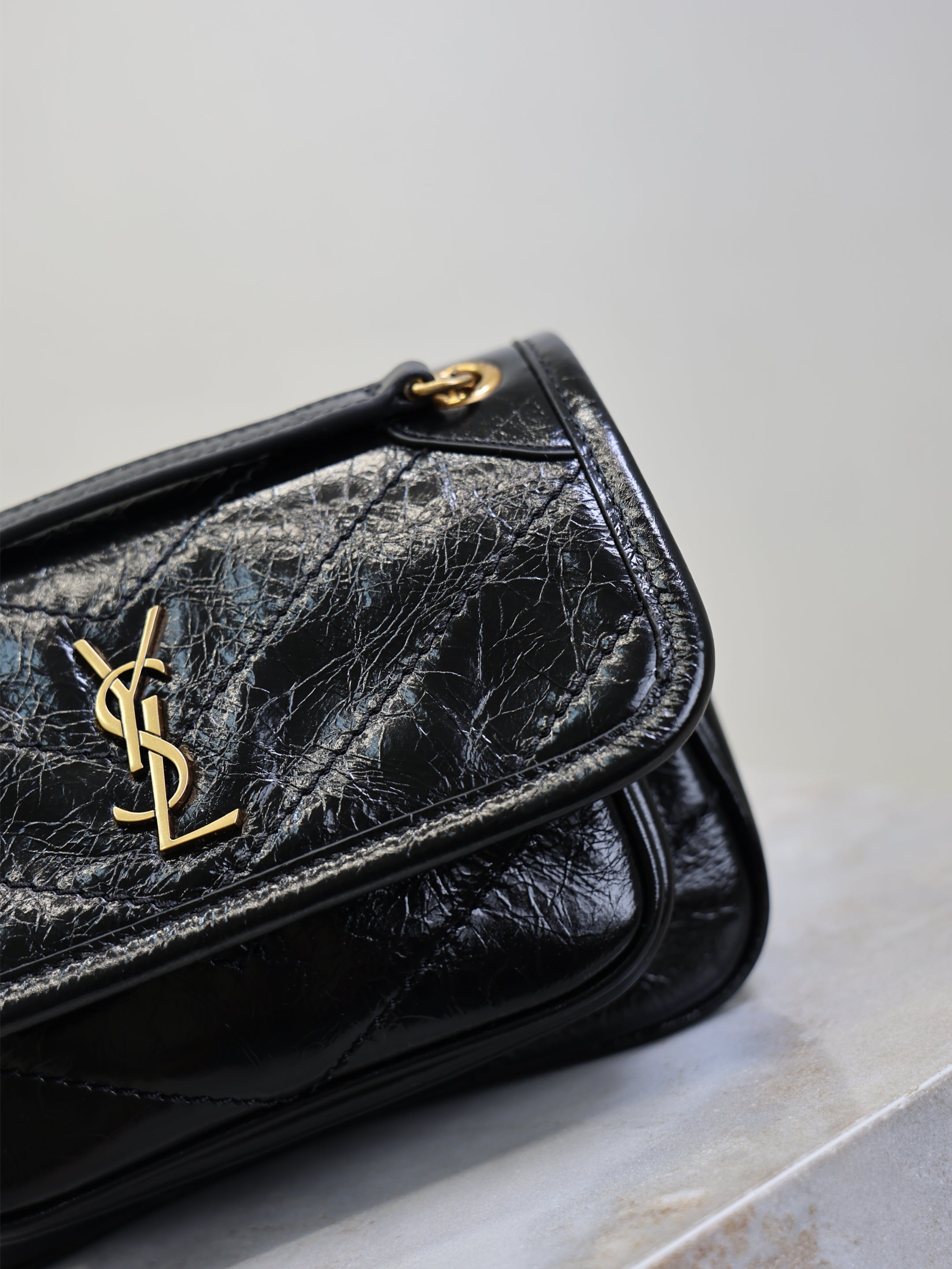 YSL 25S NIKI BAG 18 IN BLACK GLOSSY CALFSKIN GOLD HARDWRE
