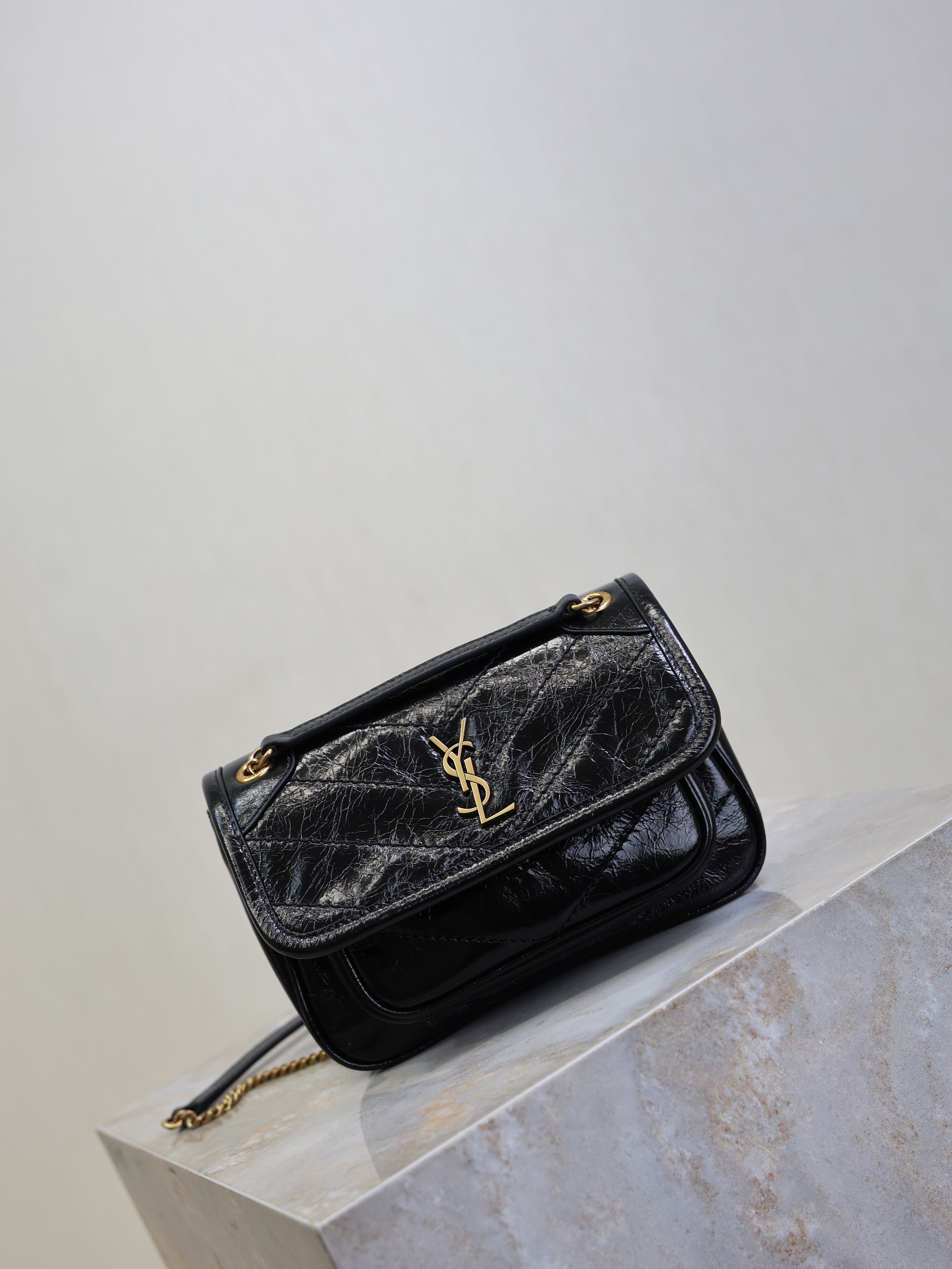 YSL 25S NIKI BAG 18 IN BLACK GLOSSY CALFSKIN GOLD HARDWRE