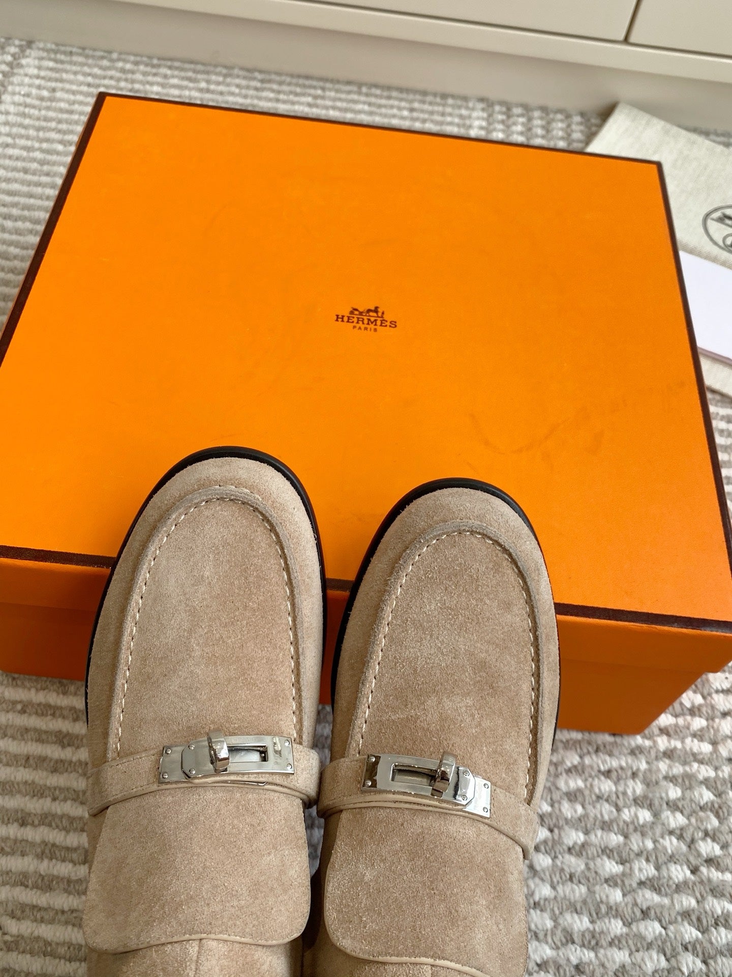 HM 25S KELSY ANKLE BOOT IN EARTHY BROWN-GRAY SUEDE WITH SILVER HARDWARE