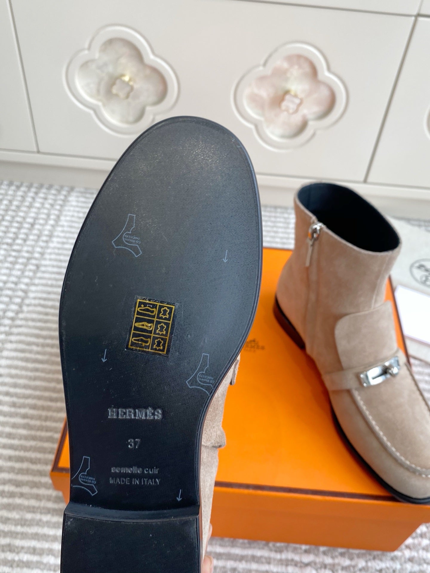 HM 25S KELSY ANKLE BOOT IN EARTHY BROWN-GRAY SUEDE WITH SILVER HARDWARE