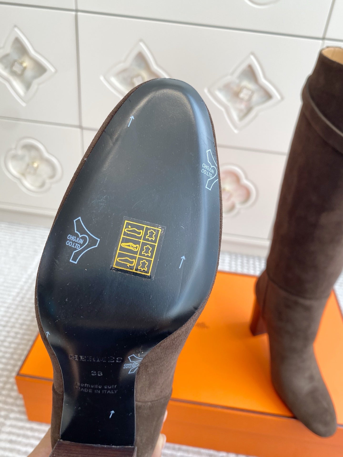 HM 25S TALL BOOTS 90 MM IN DARK BROWN SUEDE