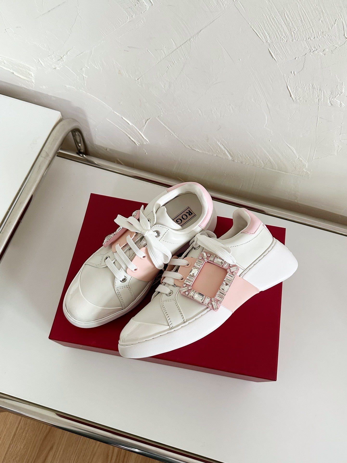 VIV' SKATE SNEAKERS IN WHITE CALFSKIN LIGHT PINK GLITTER STRAP AND CRYSTAL BUCKLE
