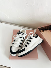 SNEAKERS SIMPLE DESIGN IN BLACK MIX WHITE SHEEPSKIN