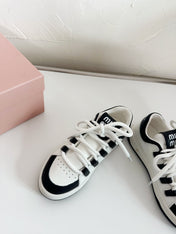 SNEAKERS SIMPLE DESIGN IN BLACK MIX WHITE SHEEPSKIN