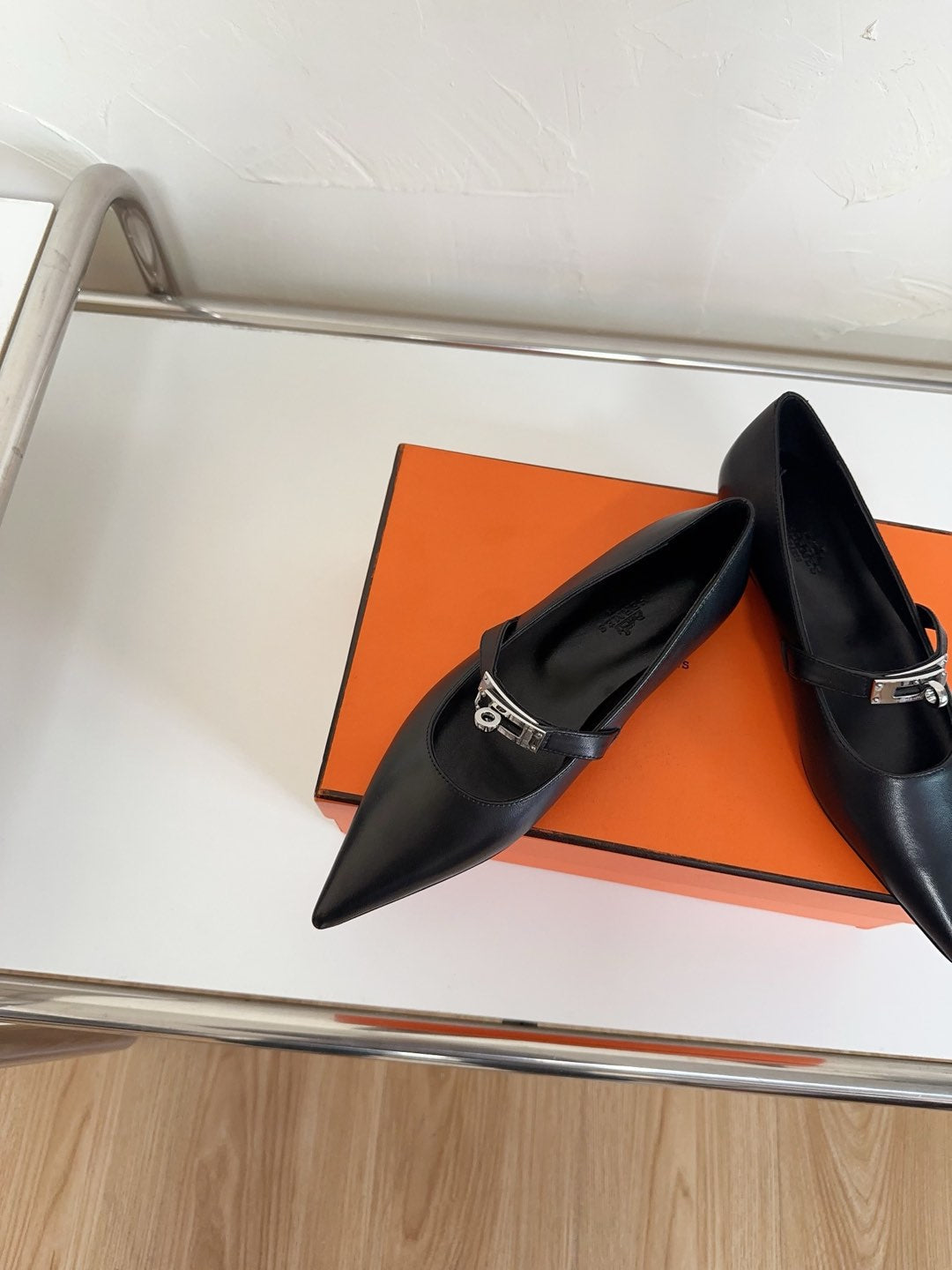 KIARA FLAT PUMP IN BLACK CALFSKIN