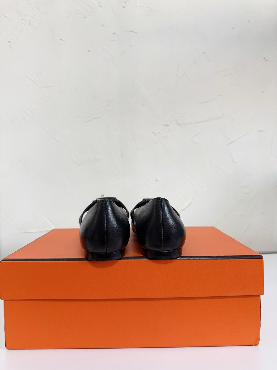 KIARA FLAT PUMP IN BLACK CALFSKIN