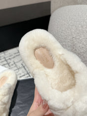 CROSS STRAP SLIPPER IN WHITE SHEARLING