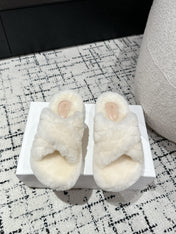 CROSS STRAP SLIPPER IN WHITE SHEARLING