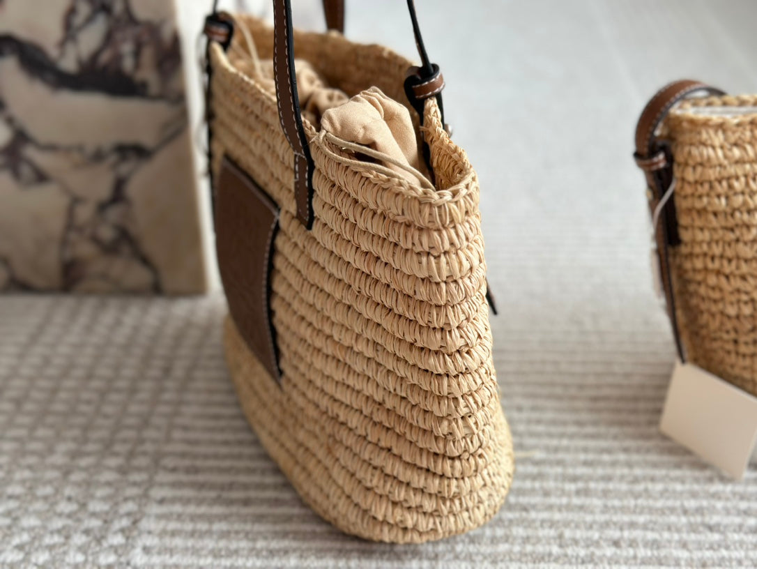 LOE 27 SUMMER WOVEN BASKET IN NATURAL RAFFIA