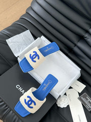 WOVEN SLIDE IN RAFFIA AND CERULEAN BLUE LAMBSKIN