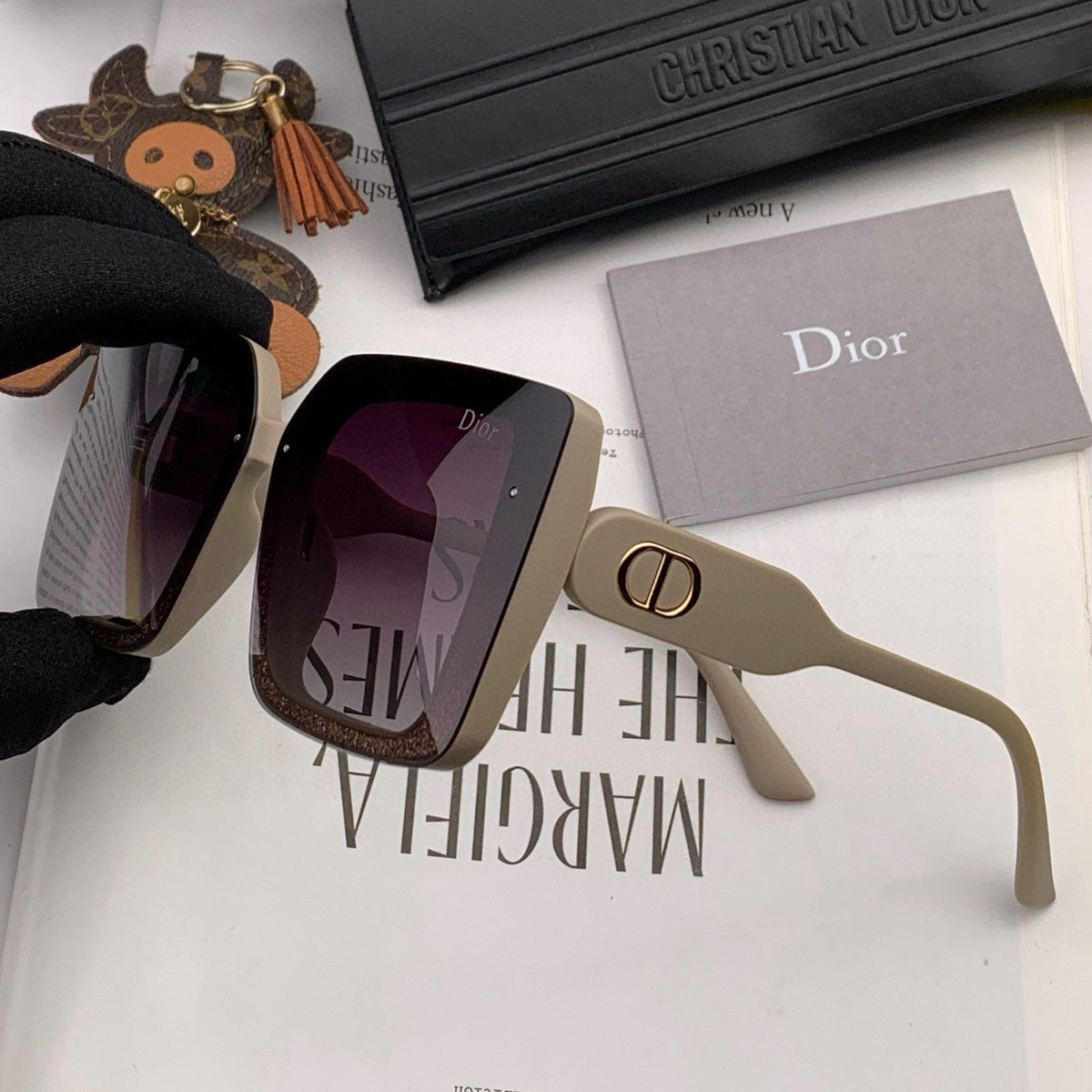 MONTAIGNE SQUARE SUNGLASS D6227 IN ACETATE