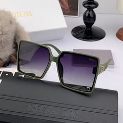 MONTAIGNE SUNGLASS CD1595 IN GREEN ACETATE