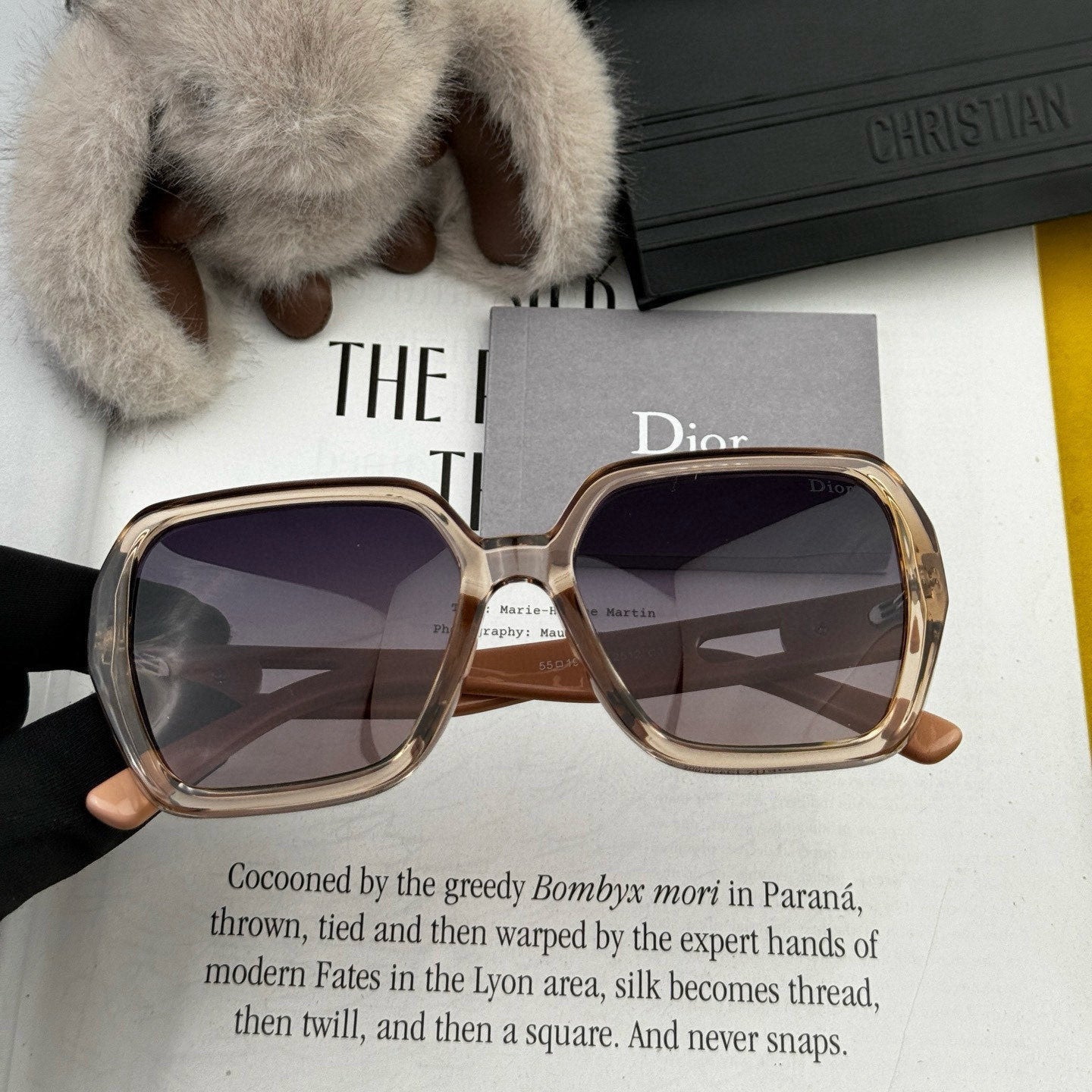 MONTAIGNE SUNGLASS CD2512 IN ACETATE