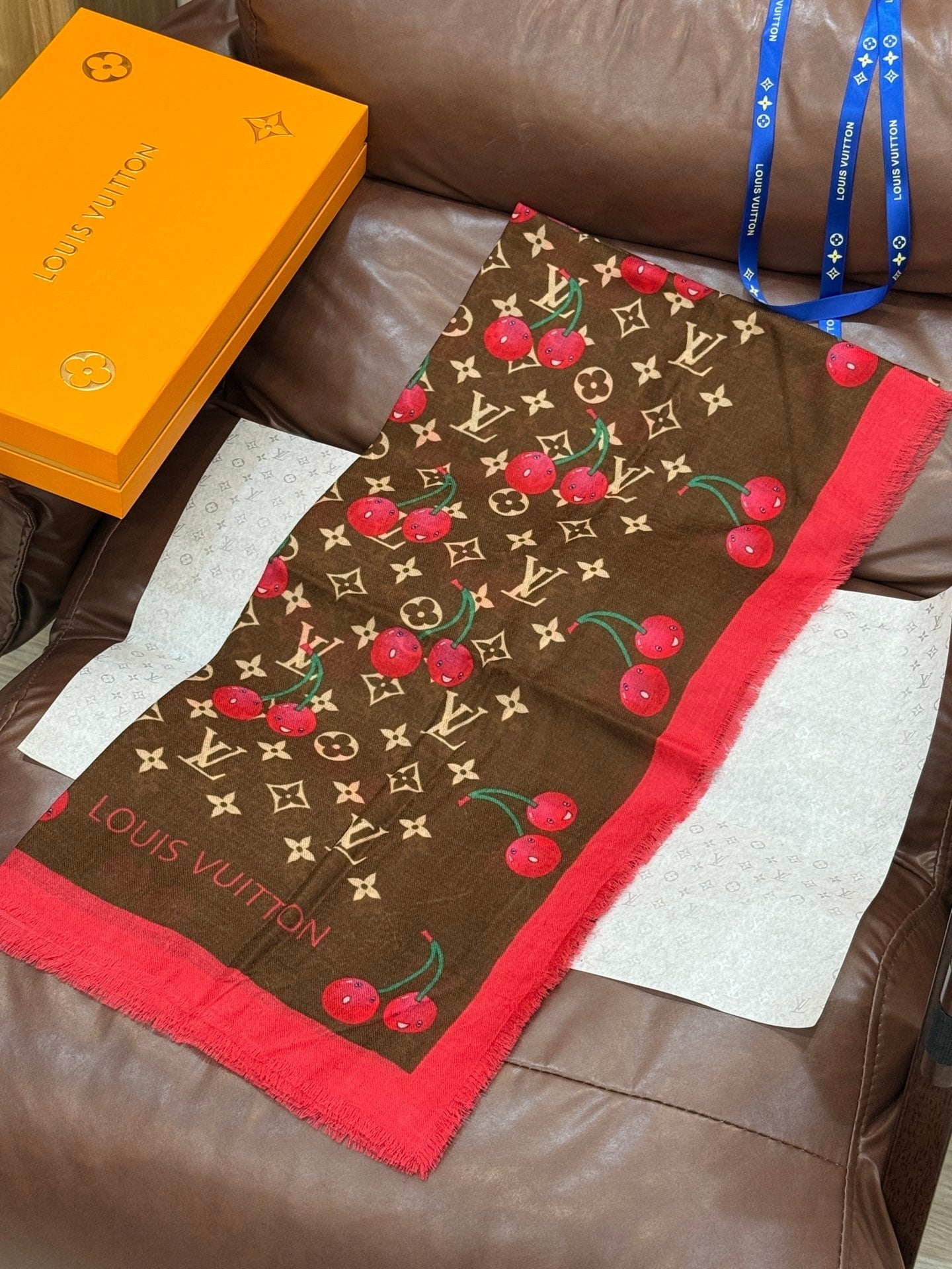 LV SCARF 140 CM IN CASHMERE 721493