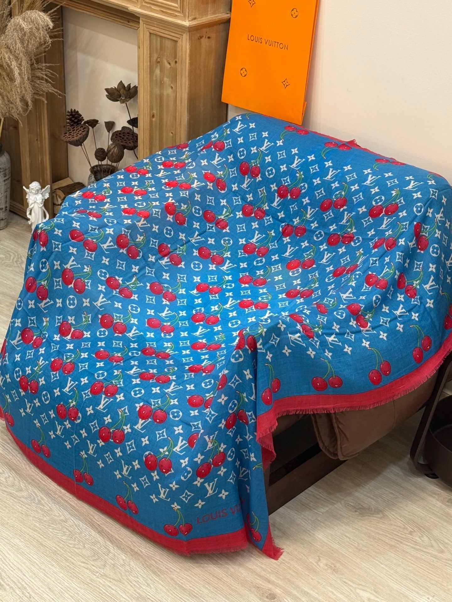 LV SCARF 140 CM IN CASHMERE 721494