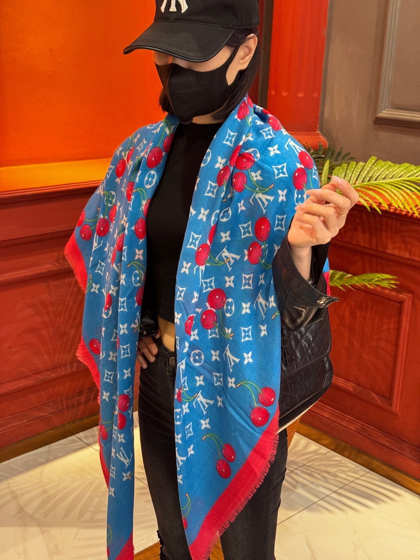 LV SCARF 140 CM IN CASHMERE 721494