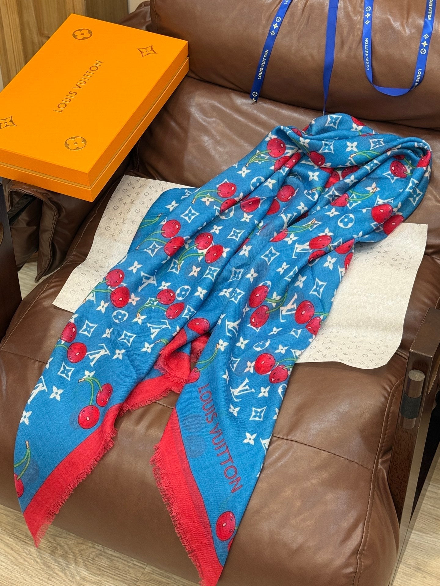 LV SCARF 140 CM IN CASHMERE 721494