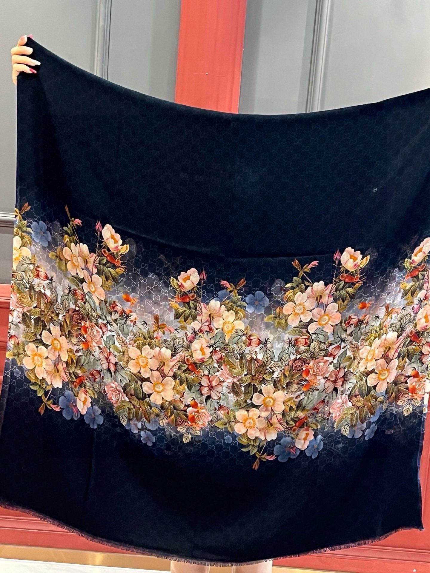 GUCCI 25S SCARF 200 IN CASHMERE 733883